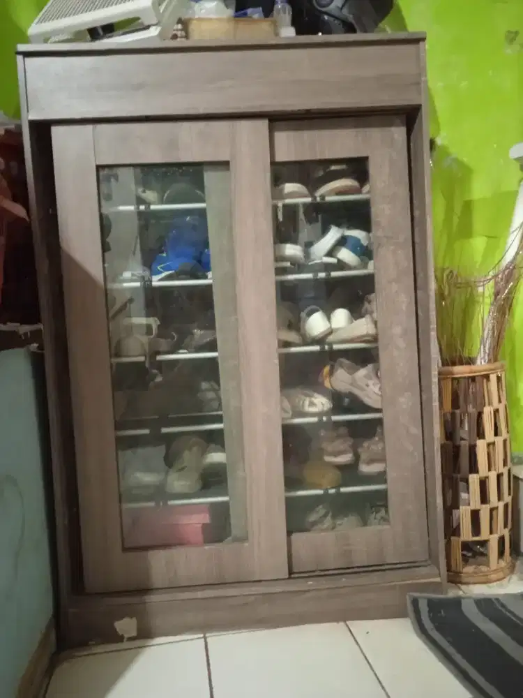 Dijual lemari sepatu kaca,350 nego!!
