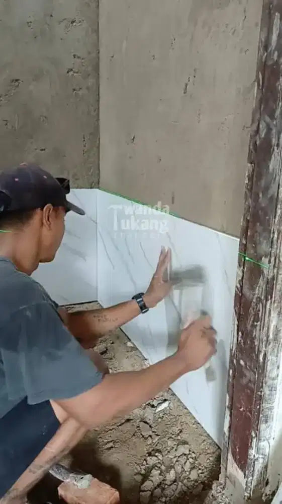 DIBUTUHKAN TUKANG BANGUNAN PASANG GRANIT TEMBOK CITRA RAYA