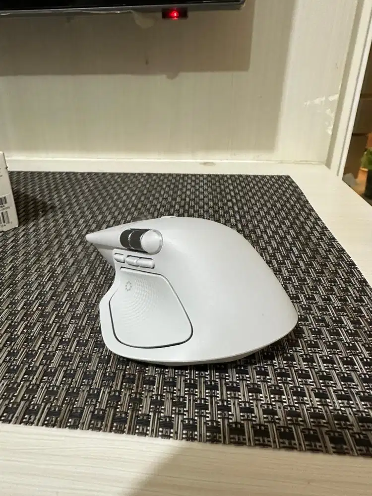 Logitech MX Master 4 for mac baru 2 bulan