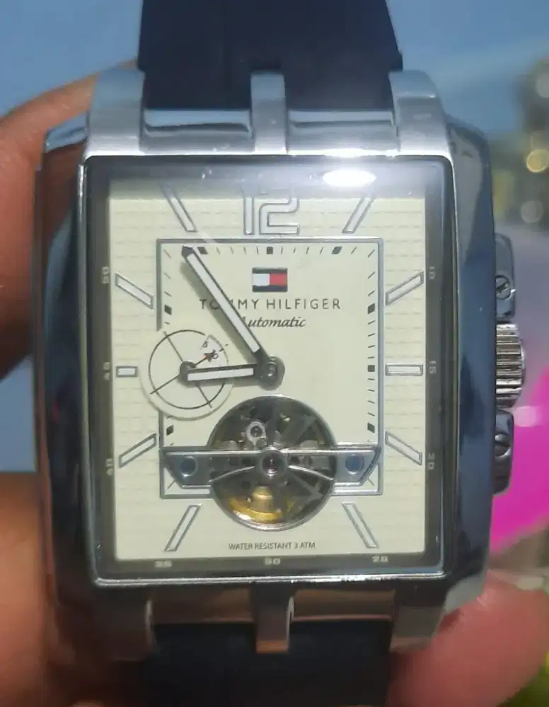 Dijual butuh, jam tangan Merk hilfiger men's automatic skeleton dial