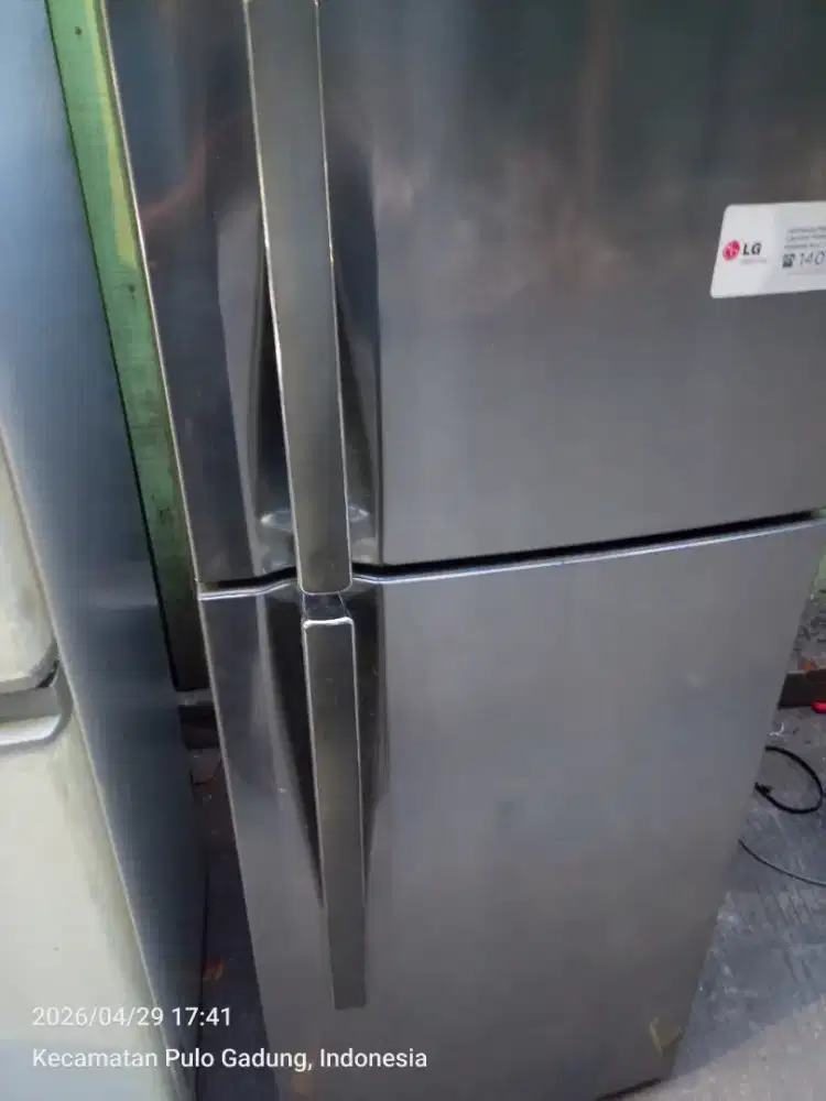 Kulkas LG siap pakai normal belum pernah diservic no minus ( nego )
