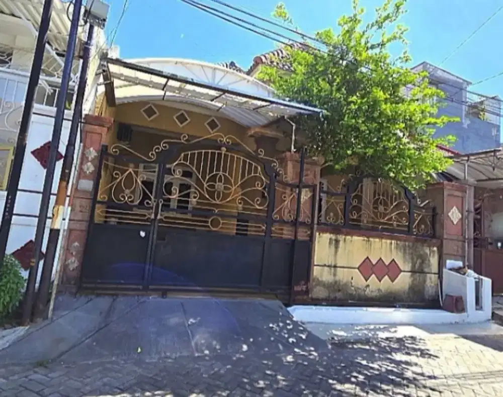 Rumah Strategis Lebak Timur Indah - Luas,
Nyaman & Siap Huni!