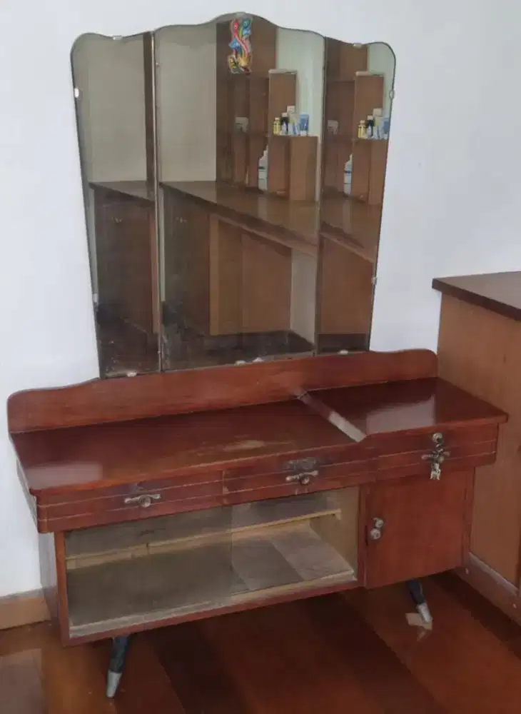 Meja rias jati kuno antik