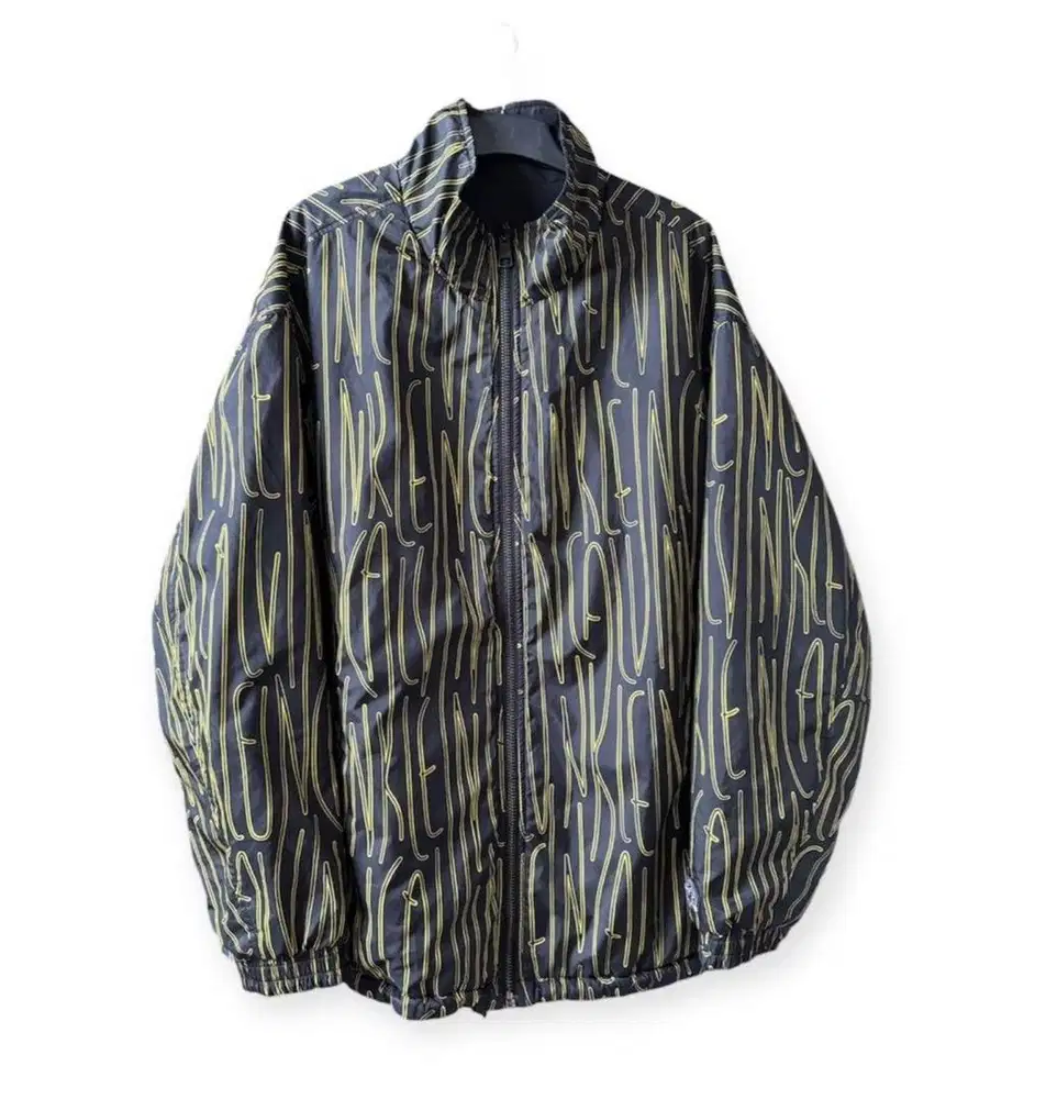 Outer oversize parasut hitam 80x65 bolak balik corak calvin klein