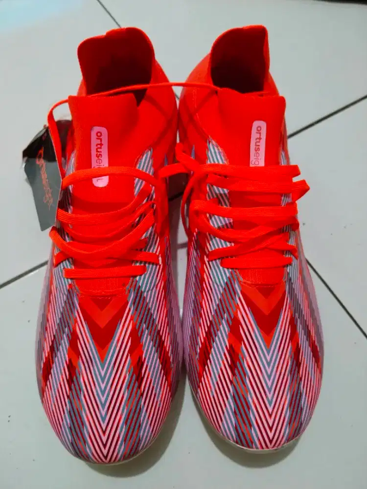 Sepatu bola ortuseight catalist glitch fg ukuran 41