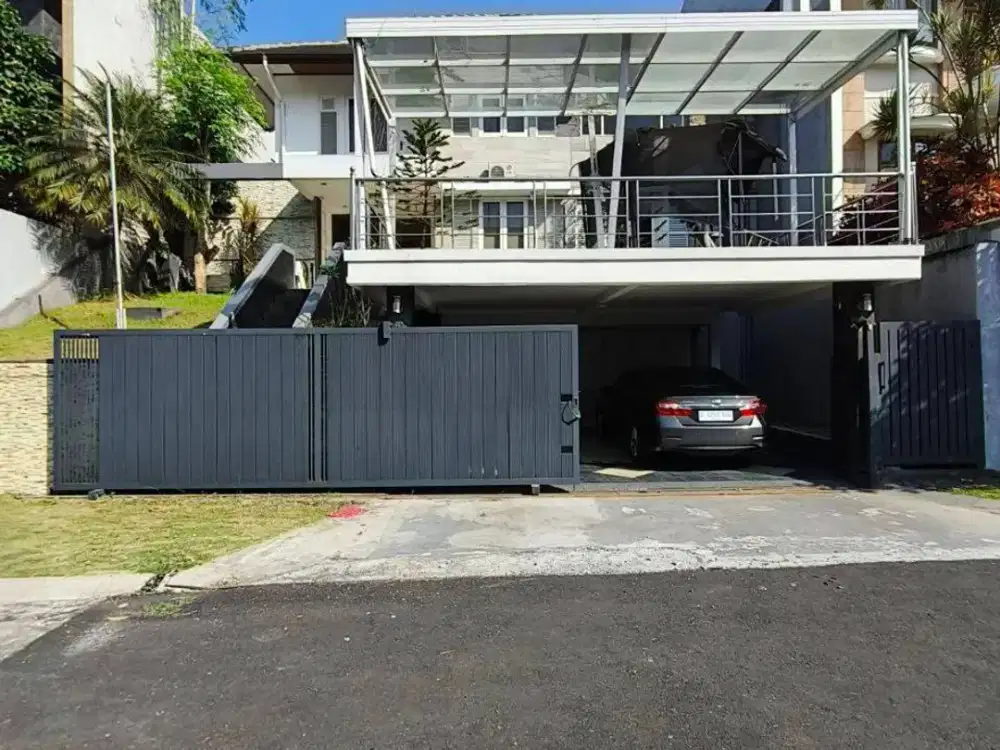 Rumah mewah di Komplek Elite Setraduta