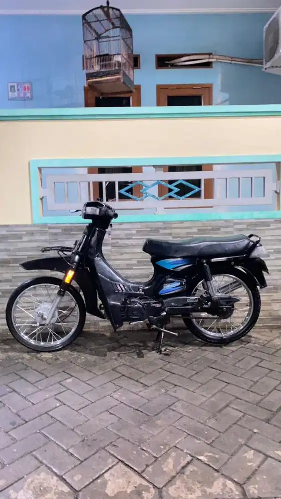 SUZUKI RC100 BLACK BRAVO 1999