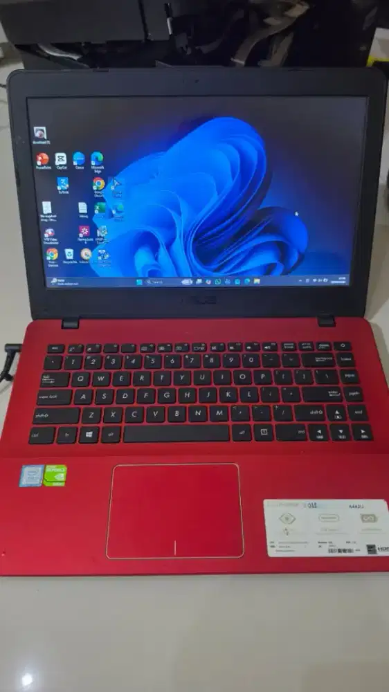 DIJUAL LAPTOP ASUS VIVOBOOK A442U YANG MAU CHAT YA