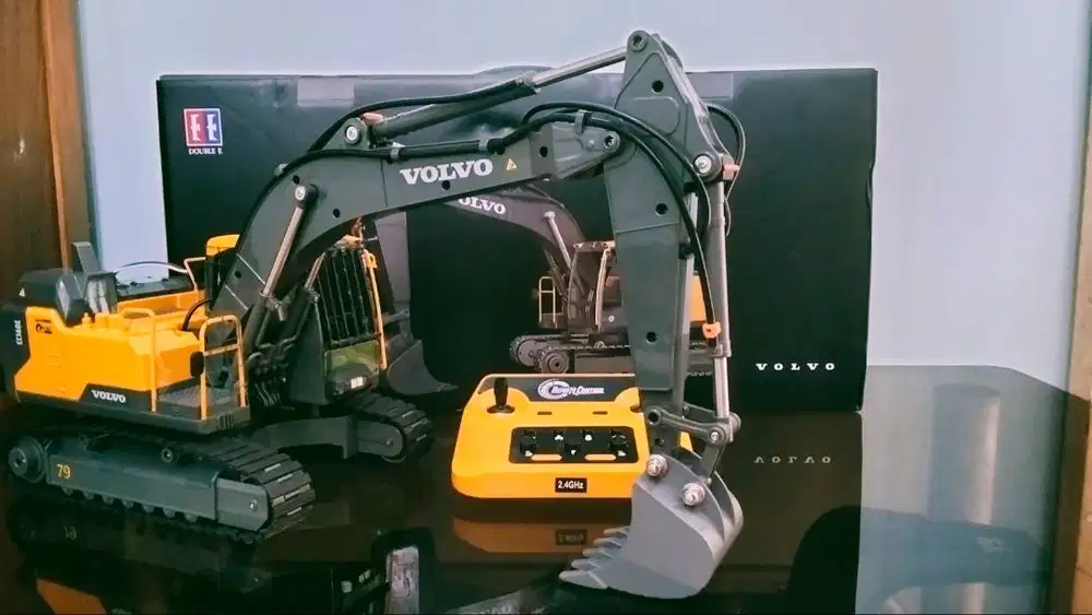 Rc excavator Volvo E598
