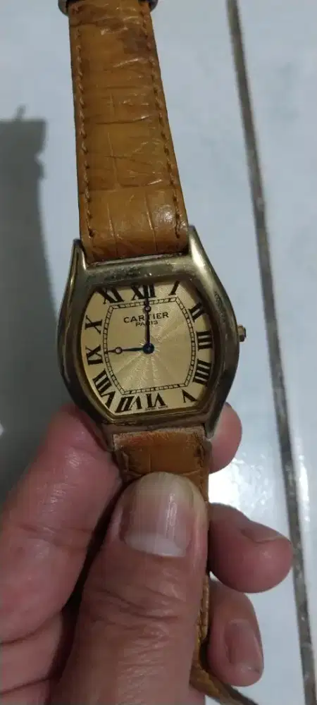 Jam tangan Cartier Paris