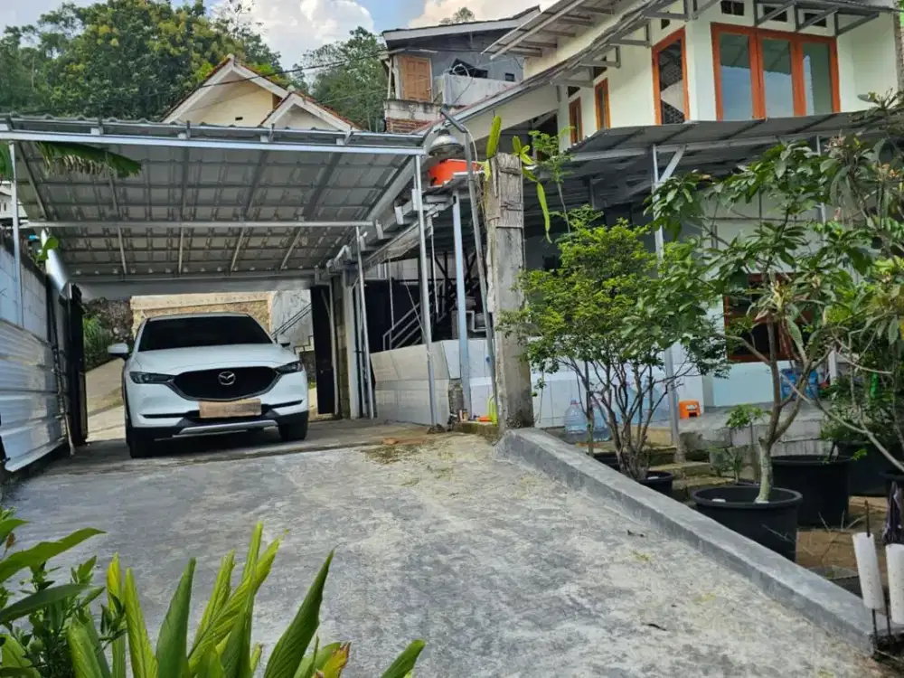 RUMAH 2 LANTAI COCOK UNTUK NGADEM ATAU BISA DIJADIKAN VILLA DI JATIHANDAP ATAS BANDUNG TIMUR