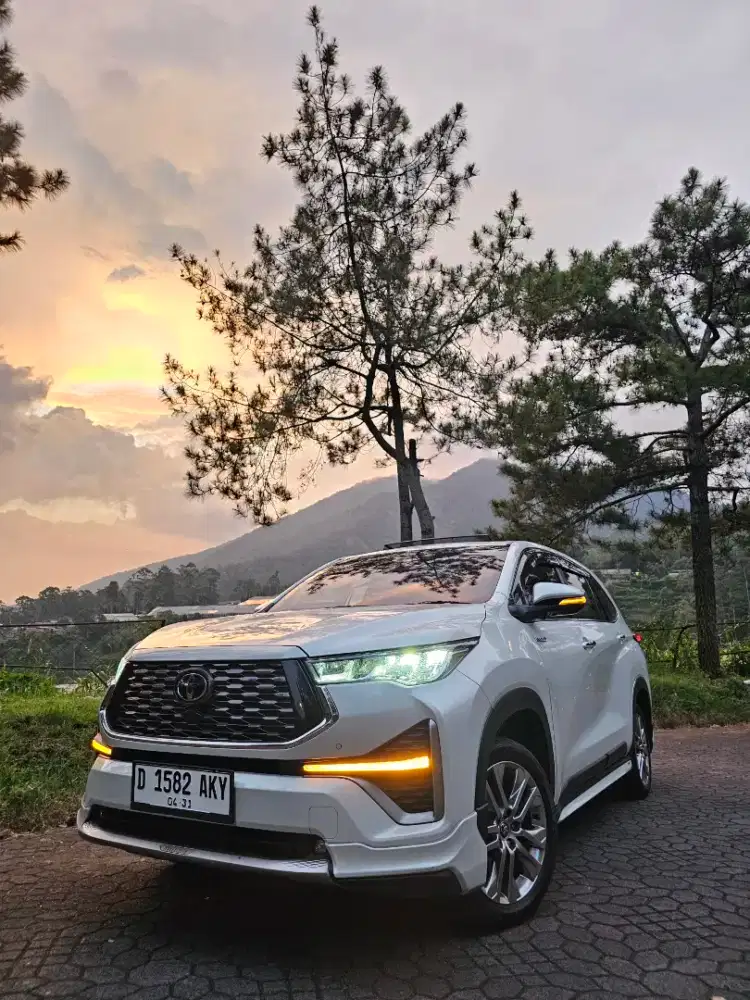 Kijang Innova Zenix Q Modelista 2.0 HV TSS 2023 A/T