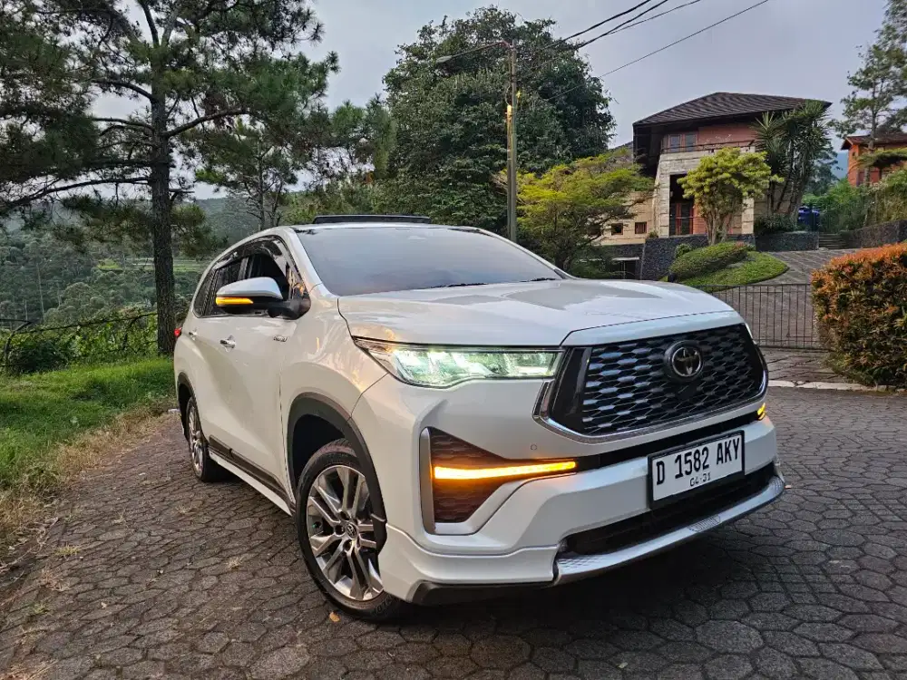 Kijang Innova Zenix Q Modelista 2.0 HV TSS 2023 A/T