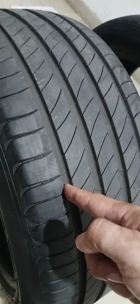 Ban mobil 245 45 R17 Ex Mercy Michelin dan Intercontinental