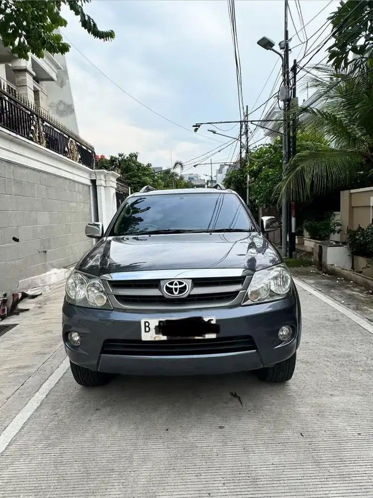 Dijual Fortuner 2,7G LUX Bensin 2008