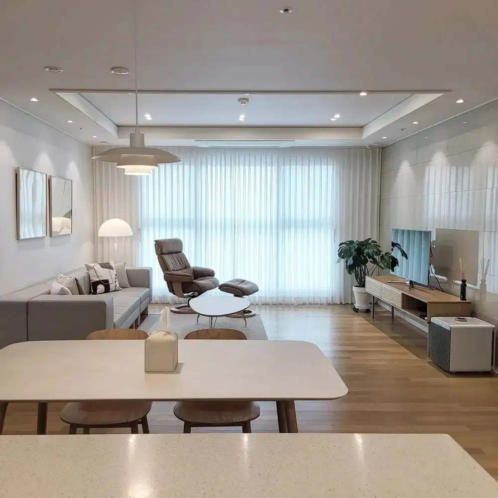 Gorden Vitrase Sekat Ruangan Klinik Roller Vertikal Blinds Krey Kayu