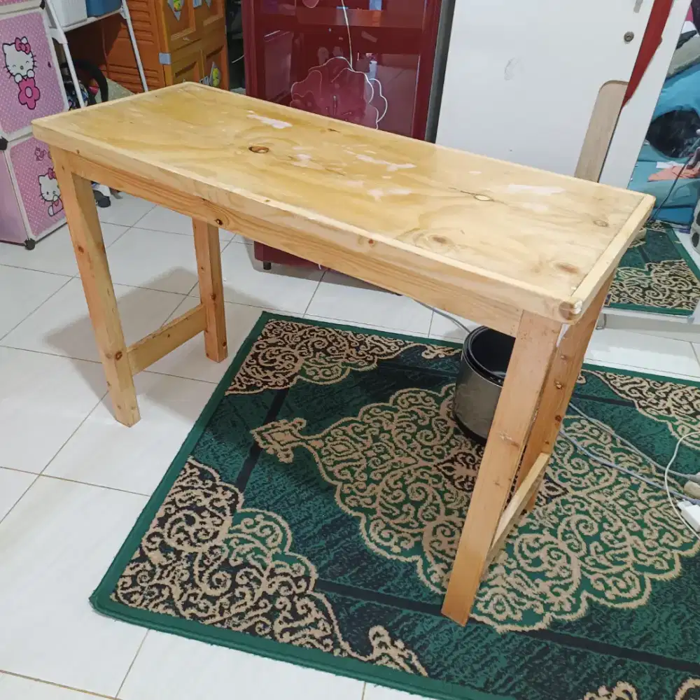 Meja Kayu Pernis
