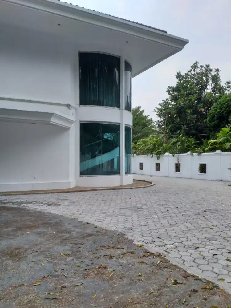 Dijual Rumah LUX Posisi Hoek,Ada Kolam Renang Kawasan ELITE Lb.bulus