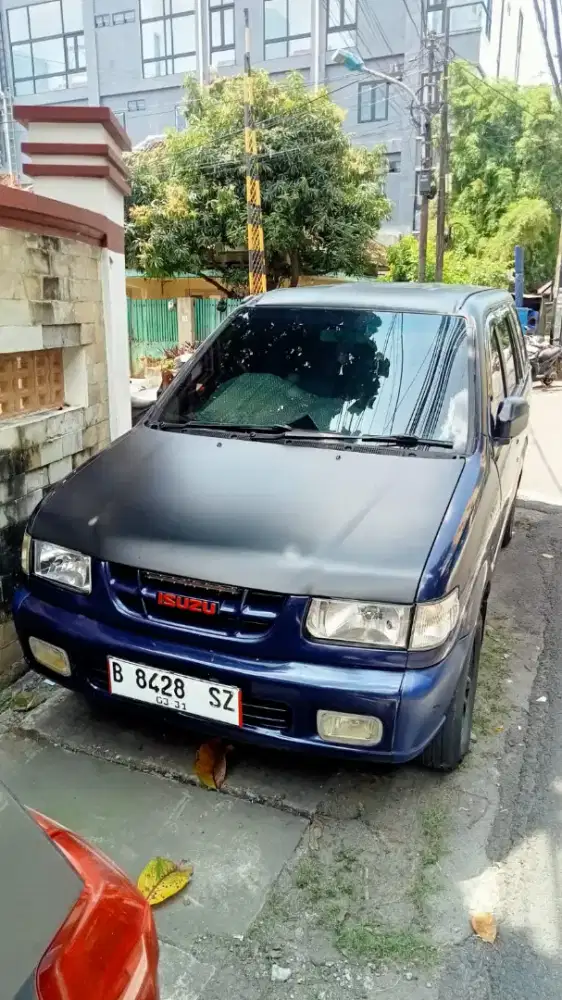 Izuzu panther tahun 2001 tipe lv
