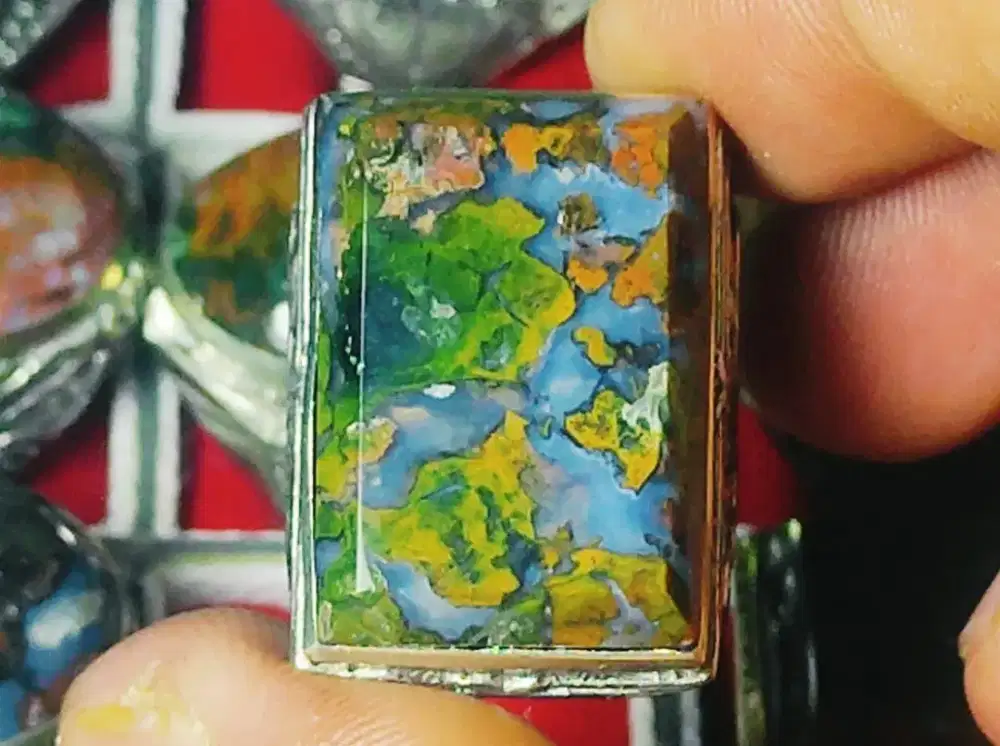 Batu akik pancawarna keristall