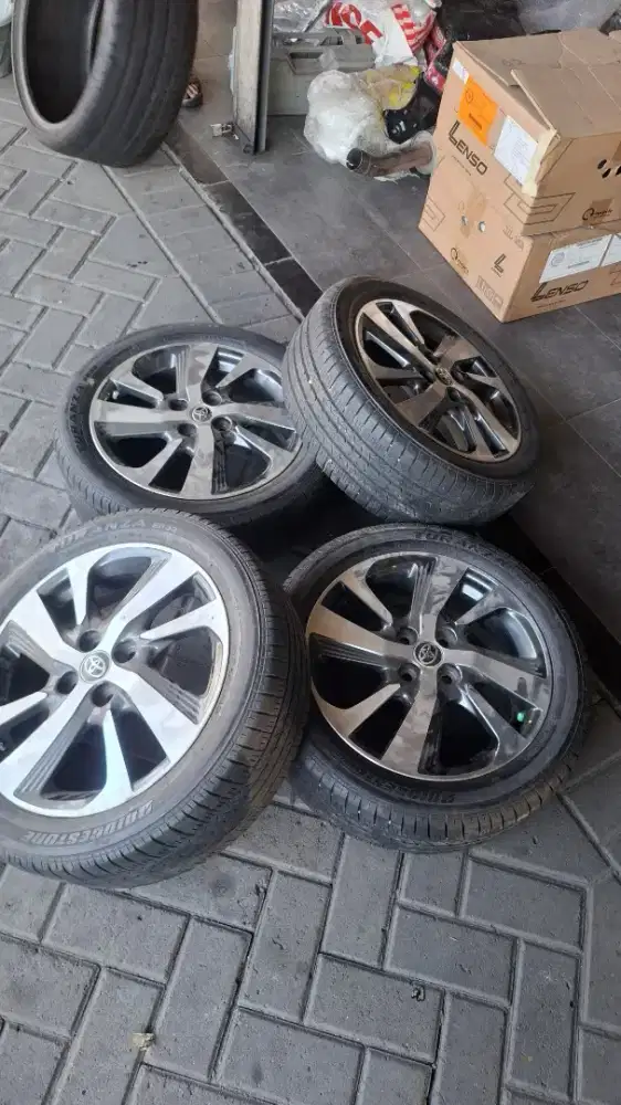 Velg+ban Toyota sienta