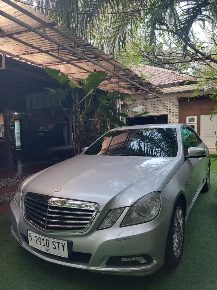 Mercy E 300 new model nyaris baru