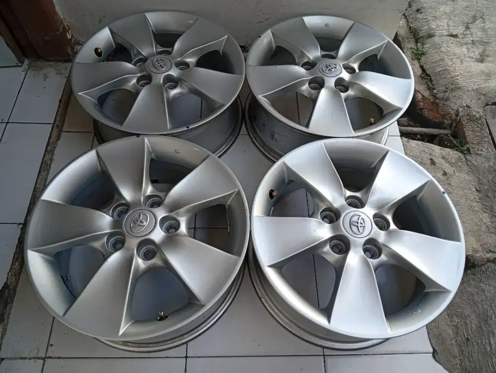 Velg Oem Toyota Rush 5×114 R16