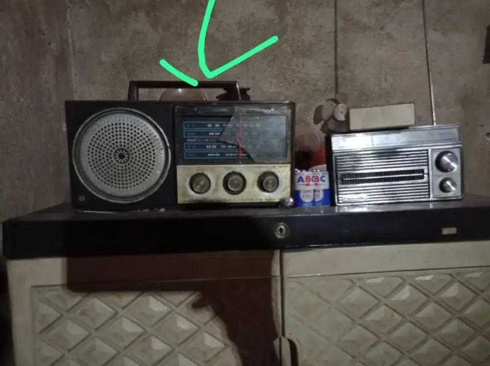 Radio antik jadul kondisi minus  buat koleksi