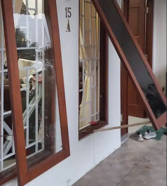 Sedia Kaca Film dan Sticker untuk kebutuhan Gedung, Perkantoran