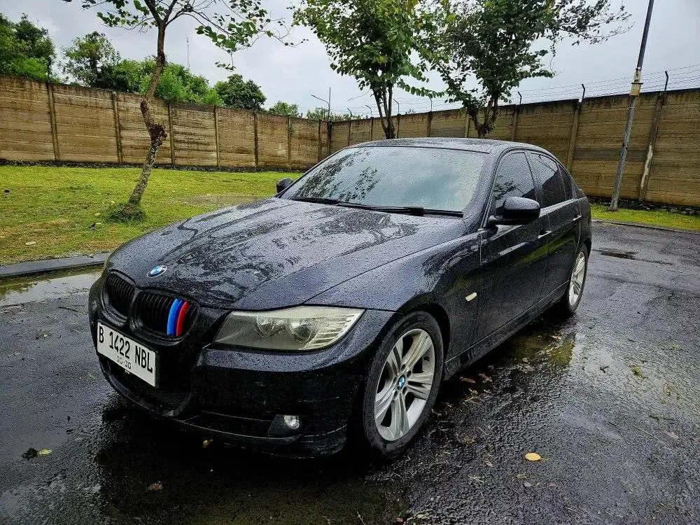 (LIKE NEW ) BMW 320I E90 LCI LIKE NEW
