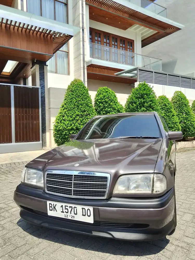 Mercedes-Benz C180 pajak 2025