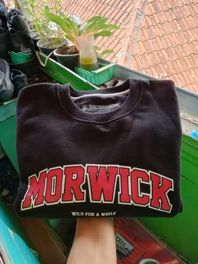 Di jual crewneck like new