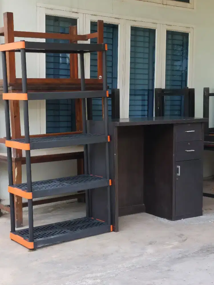 Meja kasir dari papan blokbord