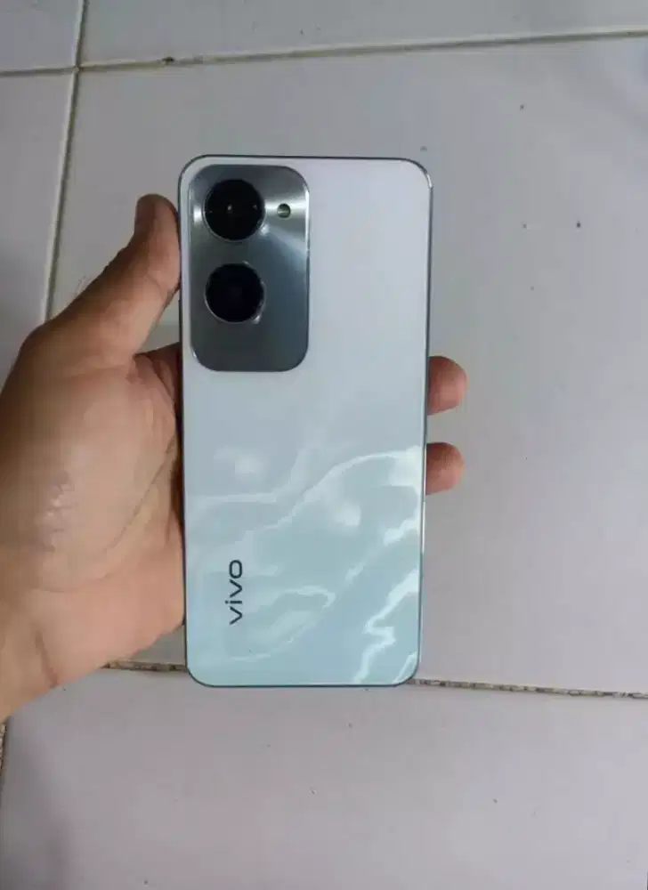 Vivo y18 6/128 hp dan casan