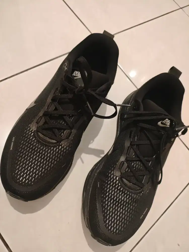 Sepatu Nike Vomero 18 Like New baru pakai 2x