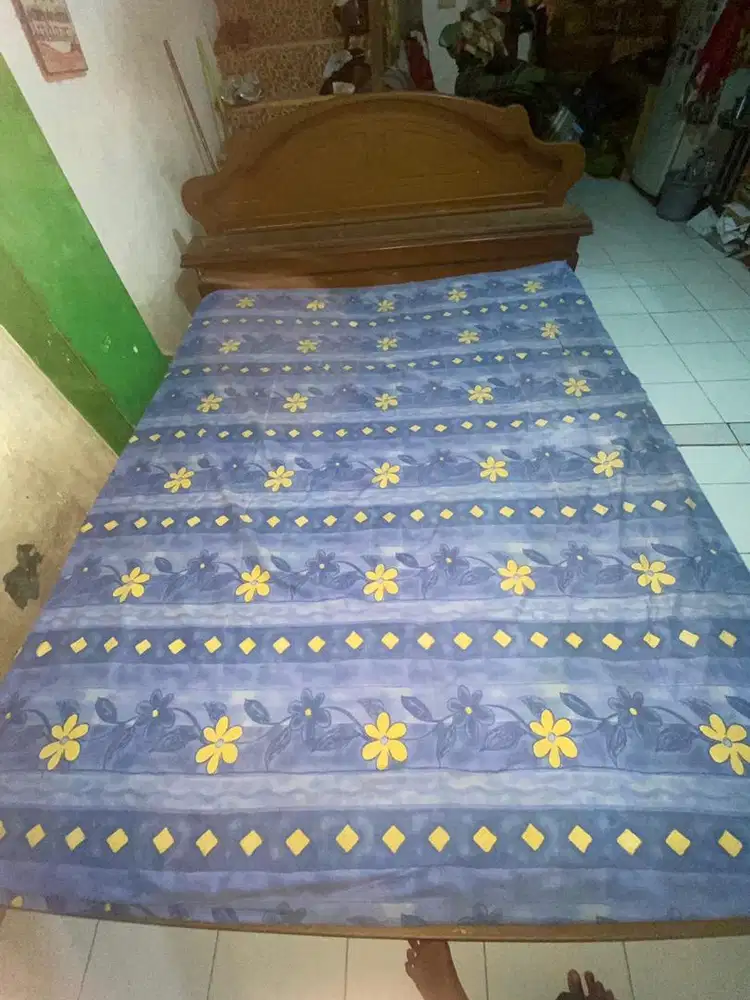 DI JUAL SATU SET KASUR DAN KAYU NYA!!!