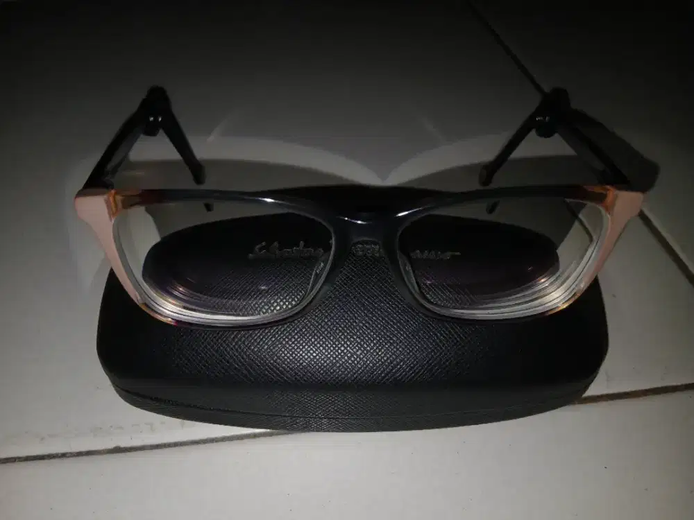 Kacamata Carolina Herrera