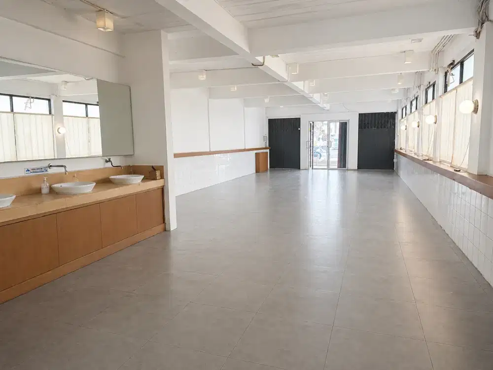 RUANG USAHA HOOK EX RESTO SIAP HUNI DI MUARA KARANG - PLUIT PENJARINGAN JAKARTA UTARA