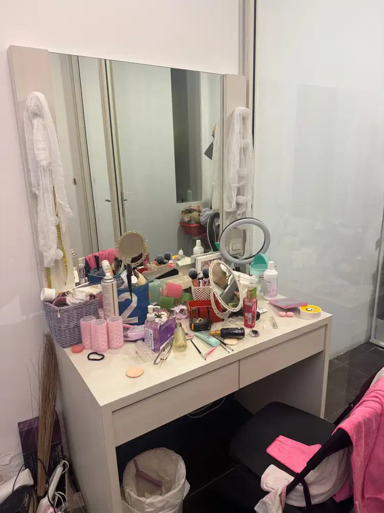 Preloved meja rias modern,lemari ikea ,meja belajar jati ,meja ikea