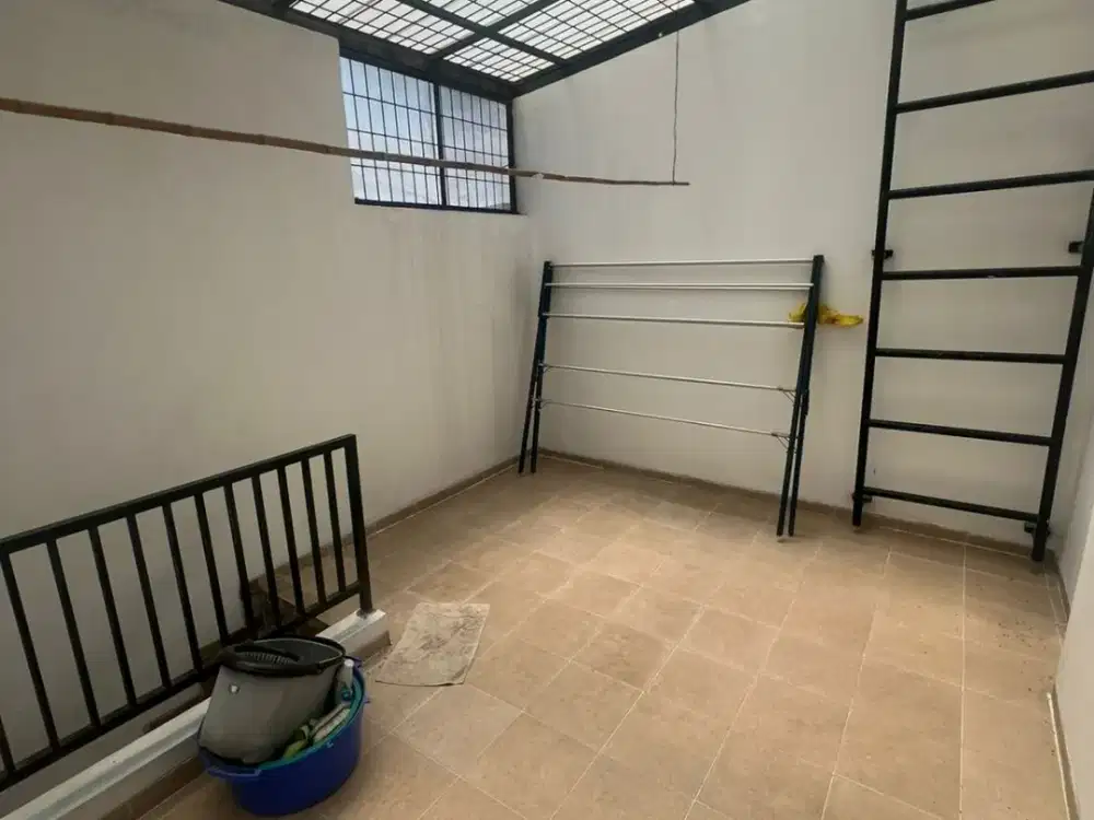 Dijual Rumah 2 Lantai dengan Harga Minimalis Fasilitas Maksimal di Cluster Zebrina (006)