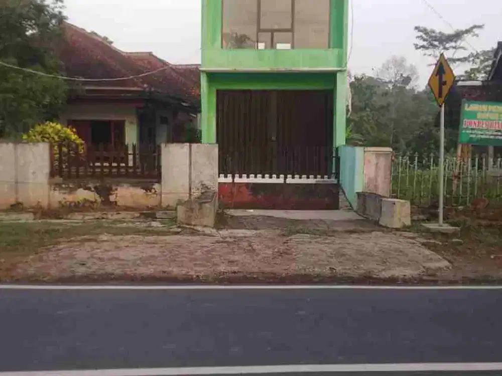 Ruko 2 lantai siap di jl Umar Wirahadi Kusumah Situ Raja Sumedang