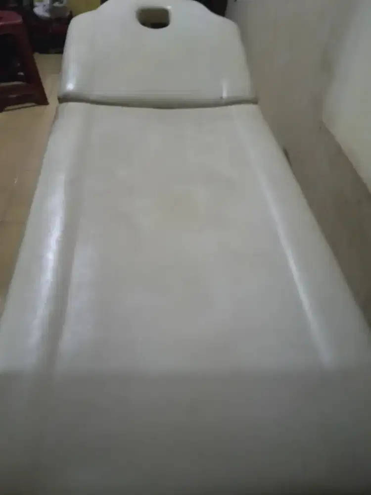 BED MASSAGE & FACIAL merk INFORMA