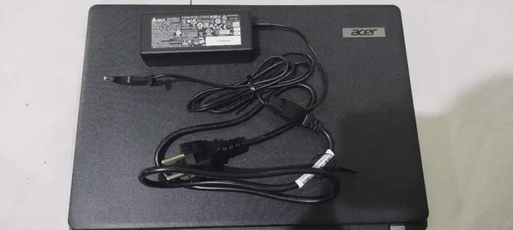 Laptop ACER Travelmate P214