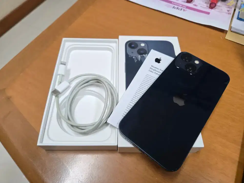 Second iPhone 13 128Gb Midnight eks iBox RESMI