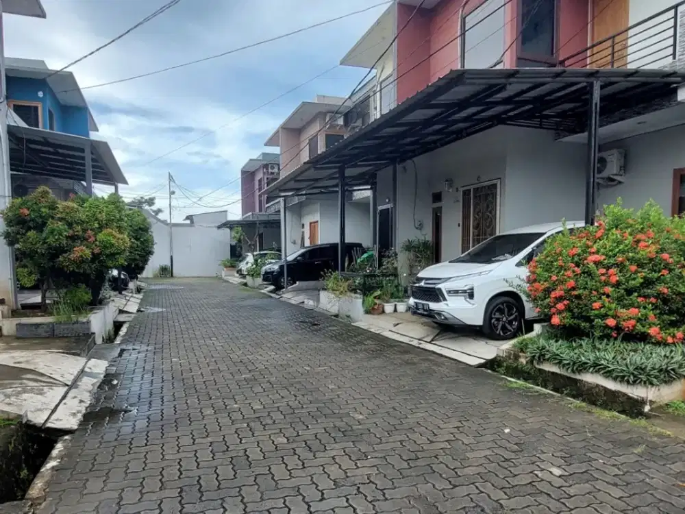 Dijual rumah mewah murah 2lt townhouse Meruya kembangan jakarta barat