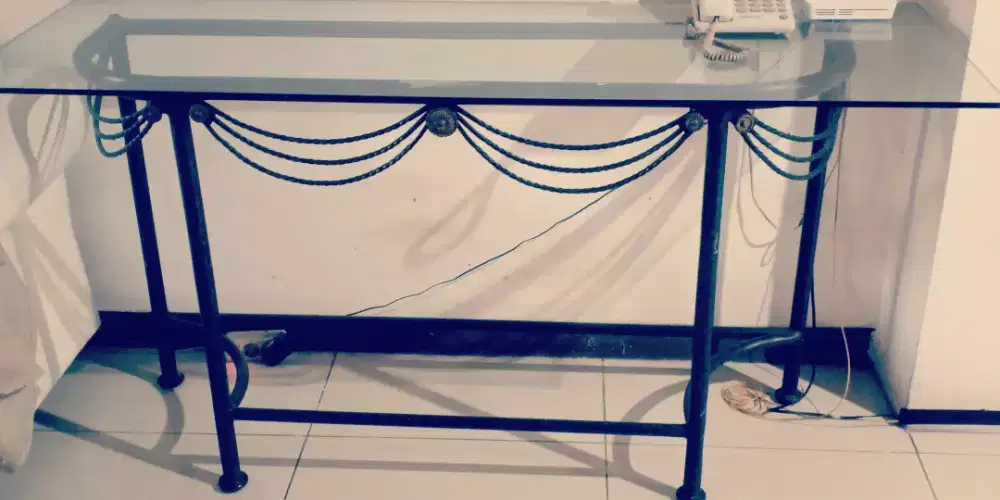 Jual meja consule dan sofa bale2