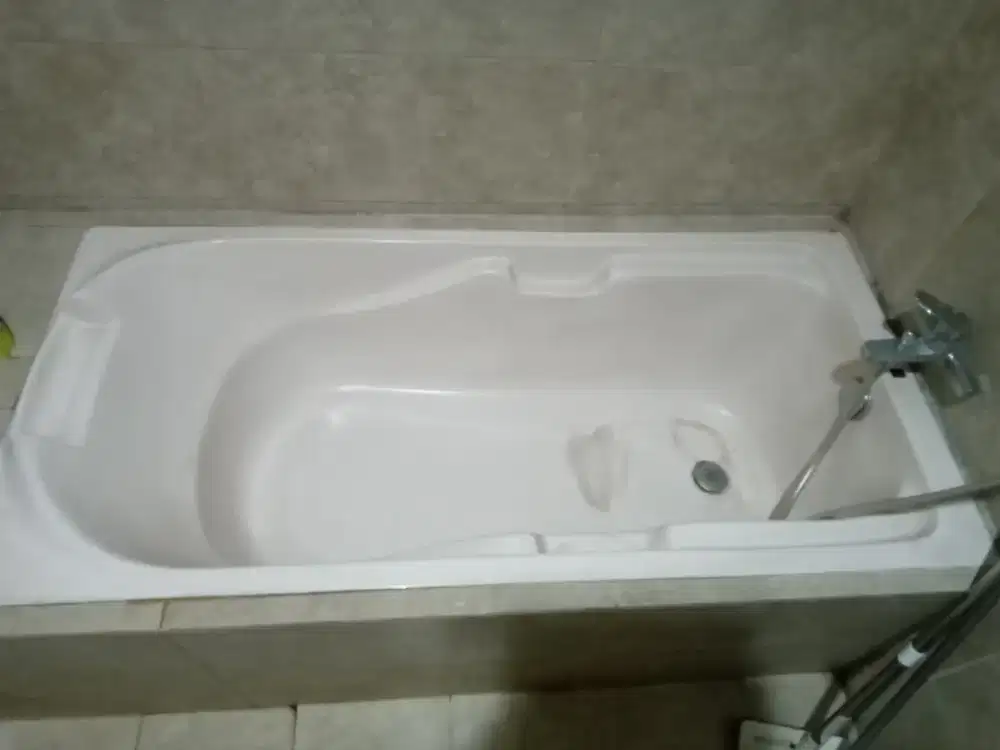 BATHTUB /TEMPAT MANDI BERENDAM