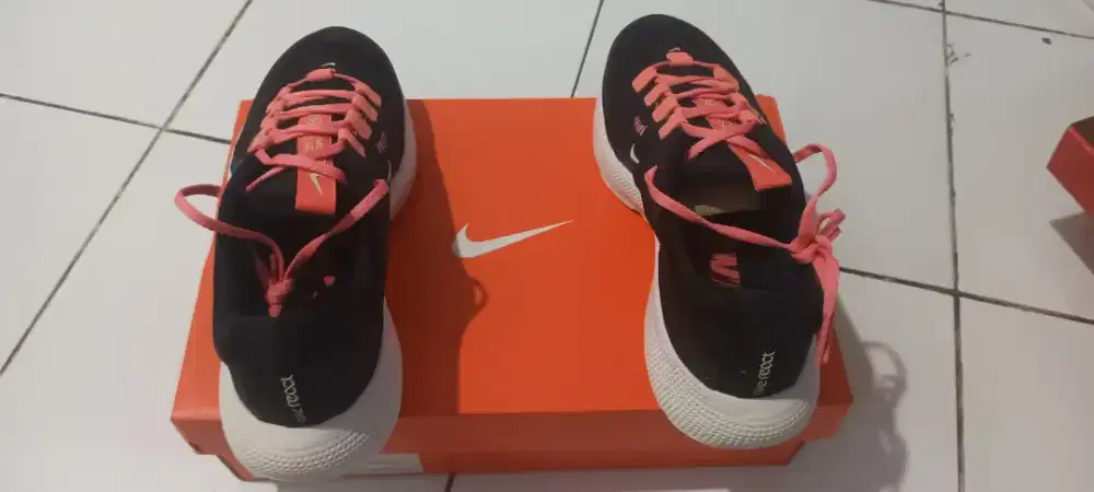 Di Jual sepatu merk Nike