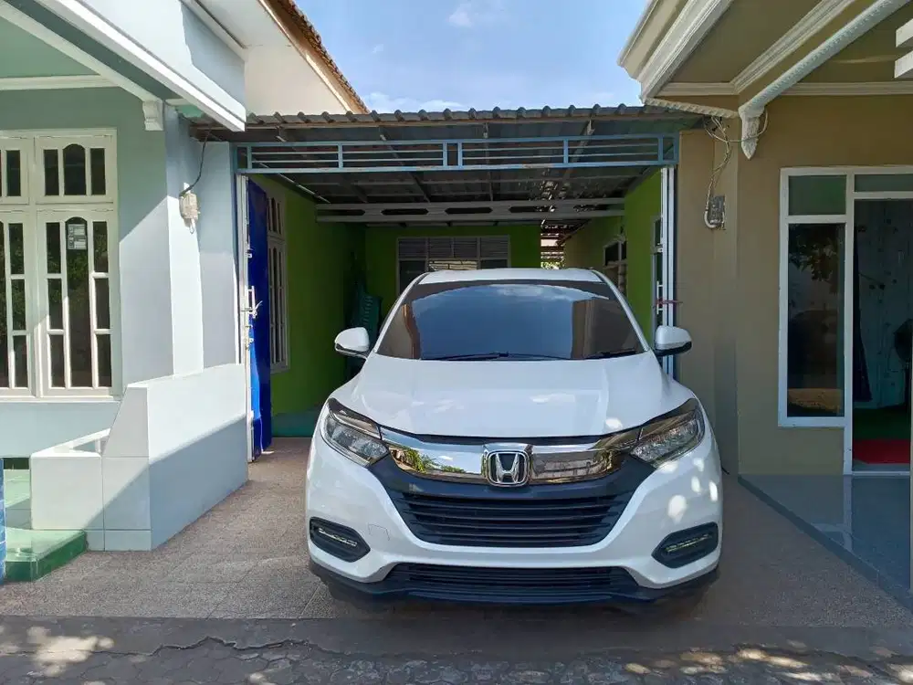 Honda HR-V Warna Putih Tahun 202