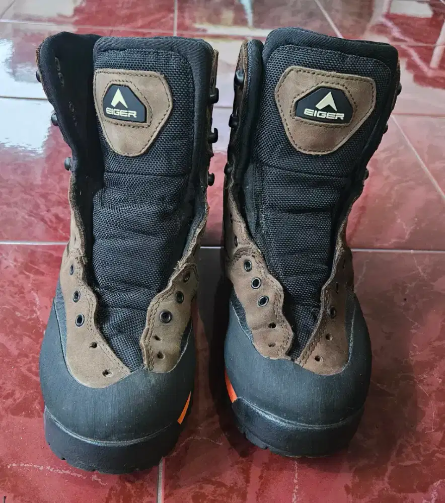 Eiger Python HC Boots Size 40